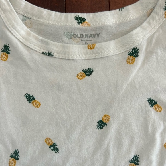 Old Navy Women’s White Short Sleeve T-Shirt with Pineapple Print Size XL - Picture 2 of 6